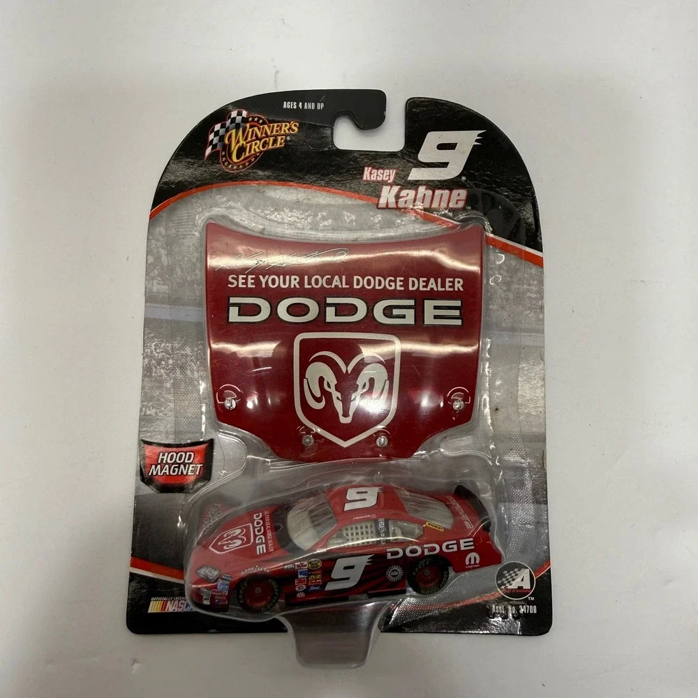 Winner's Circle Kasey Kahne 9 Dodge Dealers Diecast Car & Hood Magnet Set 2005